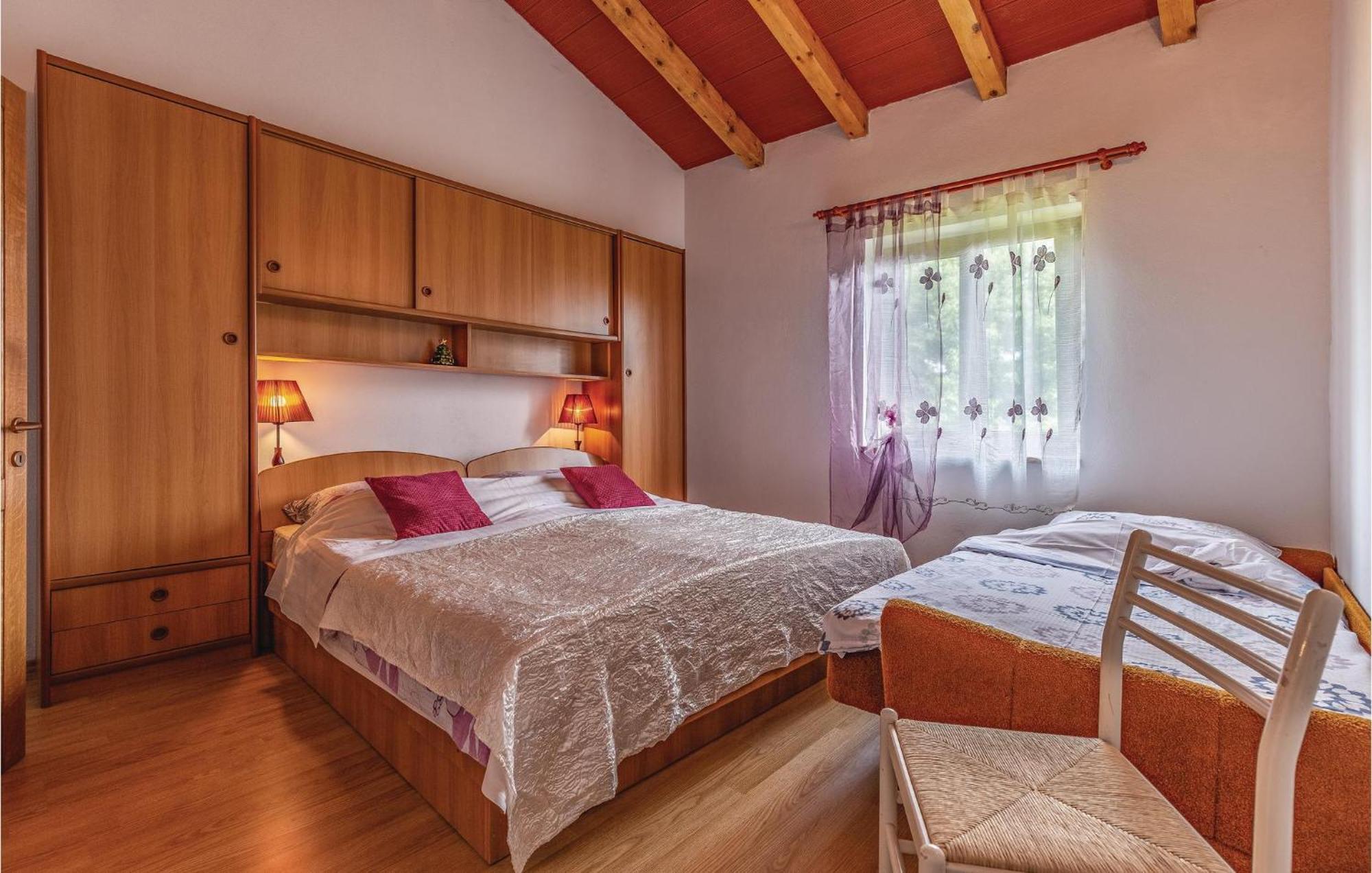 2 Bedroom Amazing Home In Rakotule Dış mekan fotoğraf