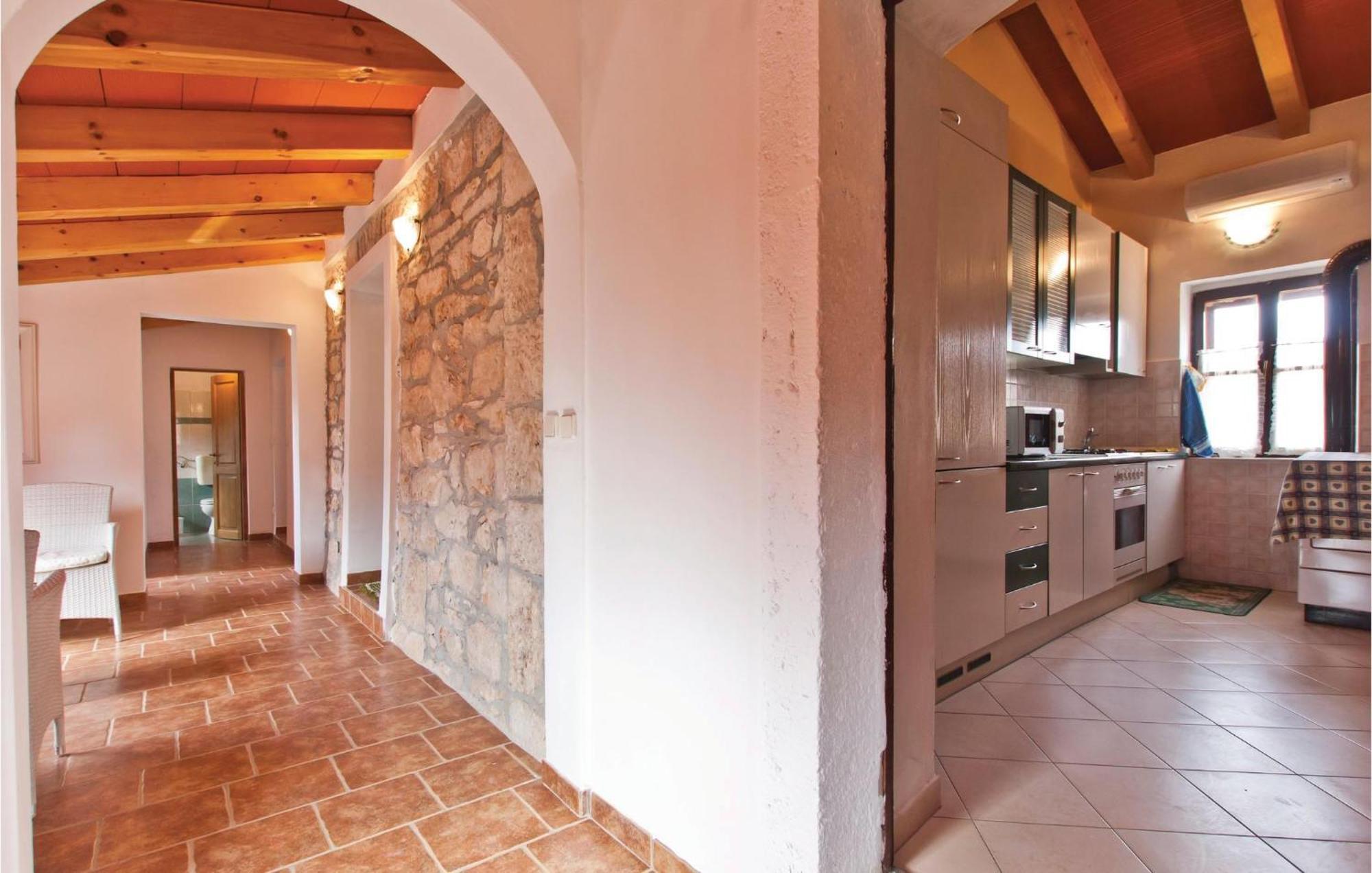 2 Bedroom Amazing Home In Rakotule Dış mekan fotoğraf